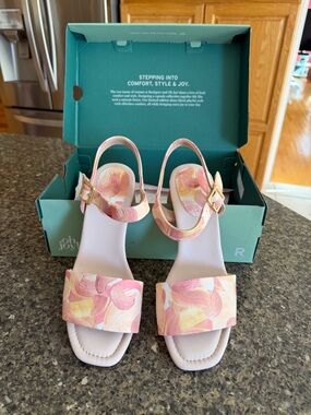 Rockport Size 8.5 Farrah pink Rose Leather sandals